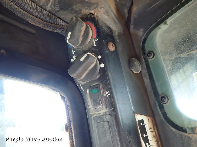 image for item DF1058 2007 Case 440 skid steer