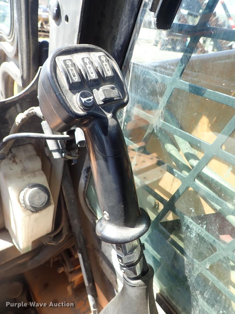 image for item DF1058 2007 Case 440 skid steer