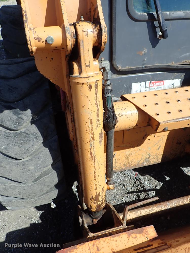 image for item DF1058 2007 Case 440 skid steer