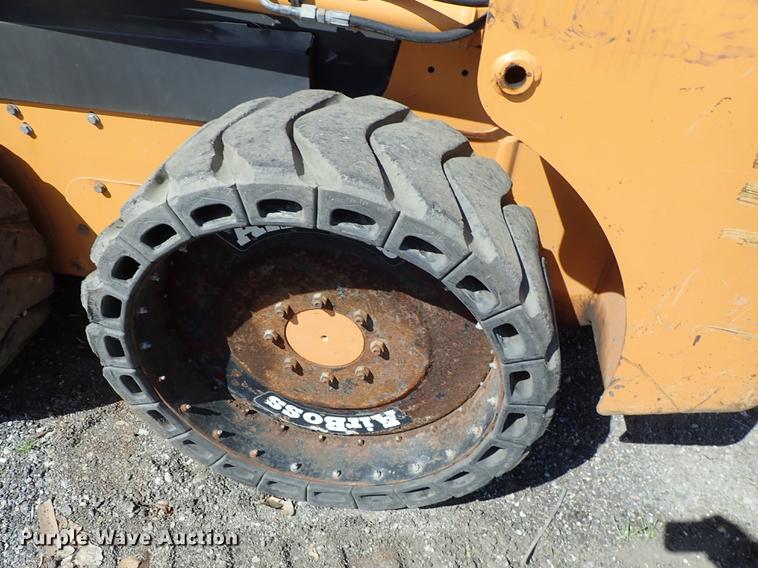 image for item DF1058 2007 Case 440 skid steer