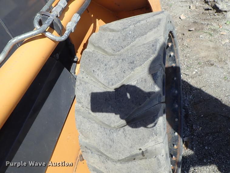 image for item DF1058 2007 Case 440 skid steer