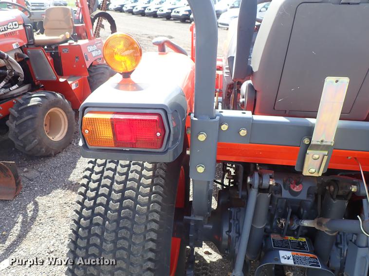 image for item DF1062 2008 Kubota L3240 HFWD tractor