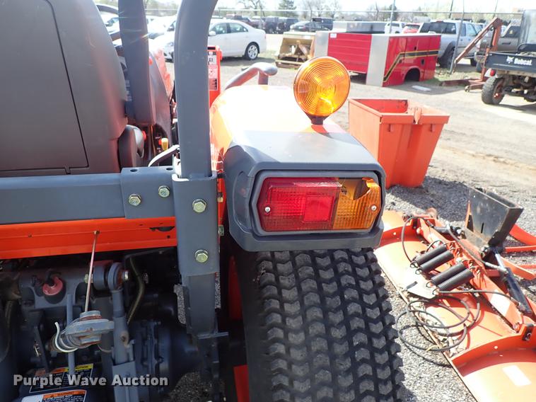 image for item DF1062 2008 Kubota L3240 HFWD tractor