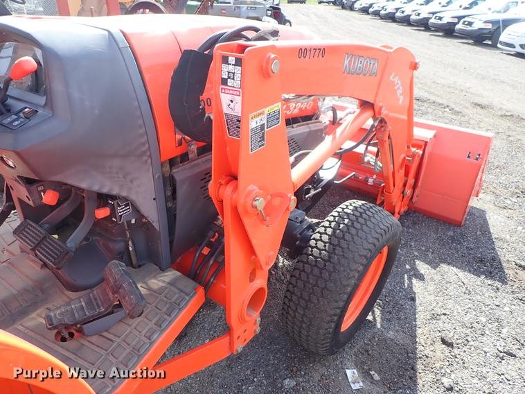image for item DF1062 2008 Kubota L3240 HFWD tractor