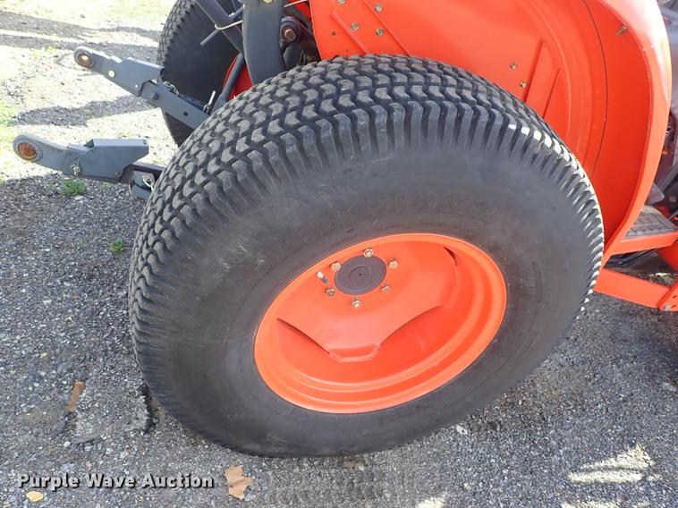 image for item DF1062 2008 Kubota L3240 HFWD tractor