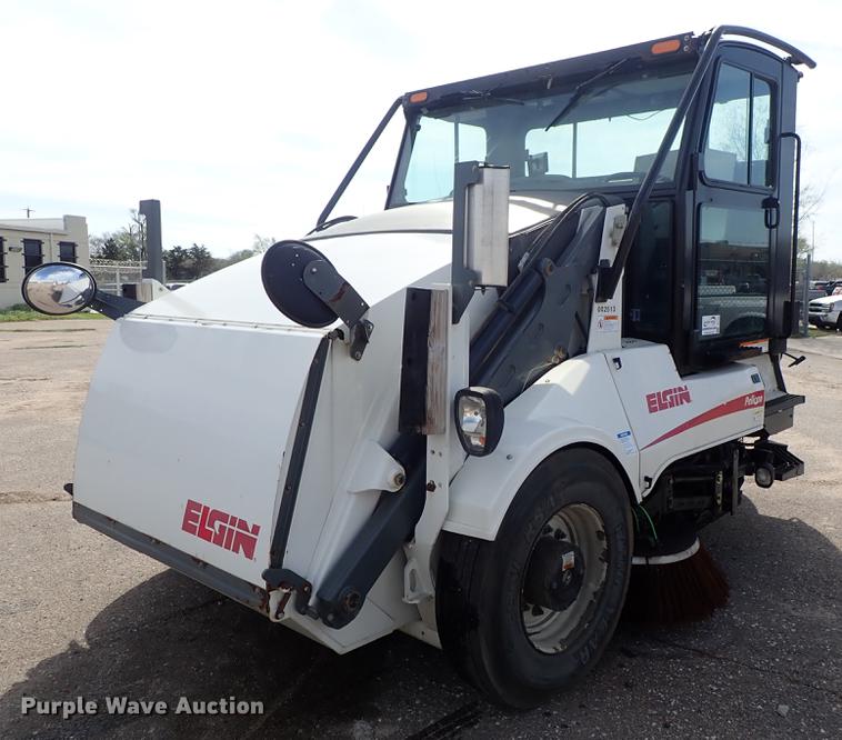 image for item DF1070 2013 Elgin Pelican NP street sweeper