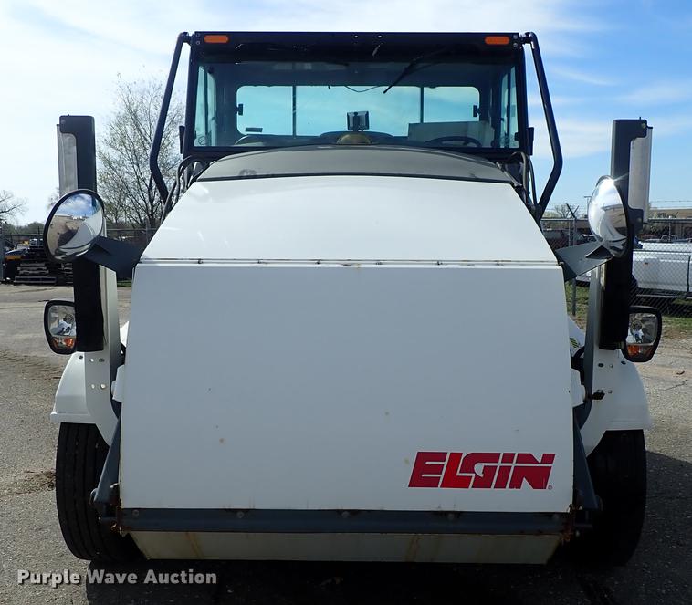 image for item DF1070 2013 Elgin Pelican NP street sweeper