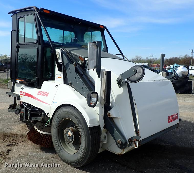 image for item DF1070 2013 Elgin Pelican NP street sweeper