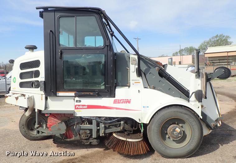 image for item DF1070 2013 Elgin Pelican NP street sweeper
