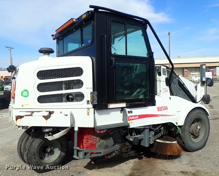 image for item DF1070 2013 Elgin Pelican NP street sweeper