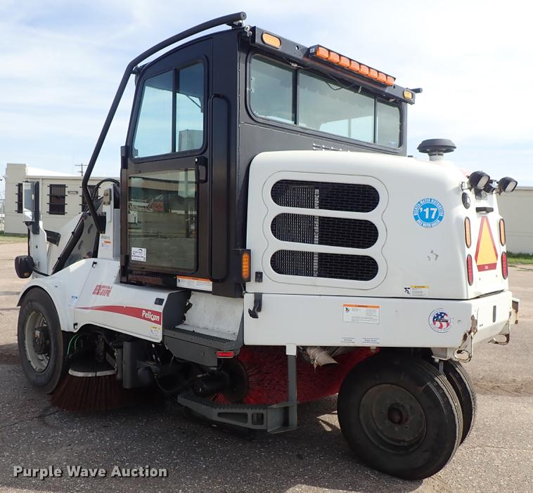 image for item DF1070 2013 Elgin Pelican NP street sweeper