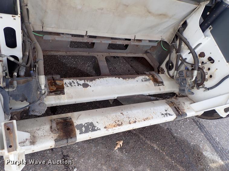 image for item DF1070 2013 Elgin Pelican NP street sweeper