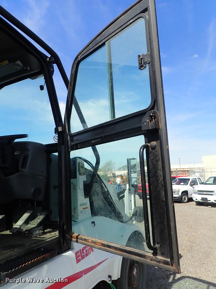 image for item DF1070 2013 Elgin Pelican NP street sweeper