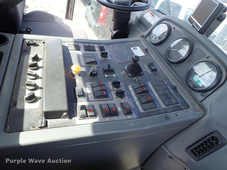 image for item DF1070 2013 Elgin Pelican NP street sweeper