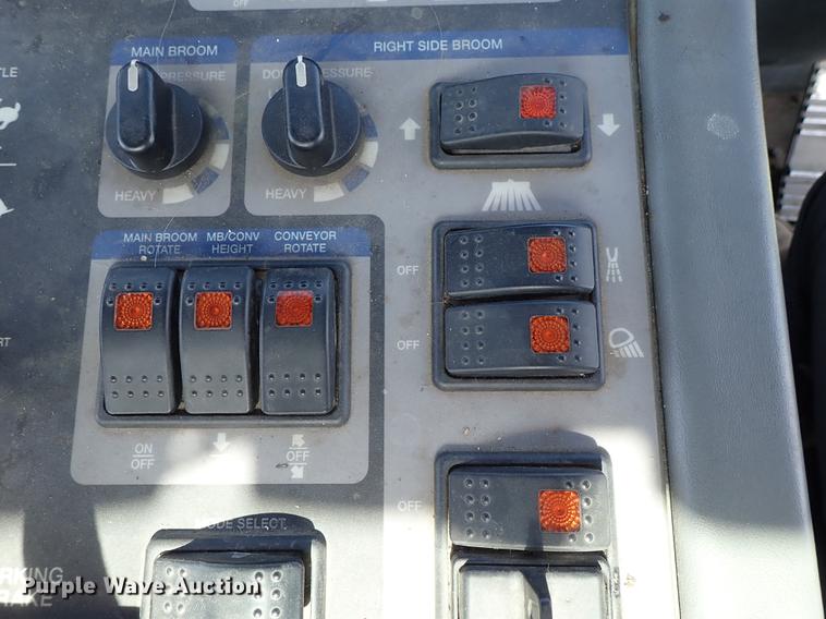 image for item DF1070 2013 Elgin Pelican NP street sweeper