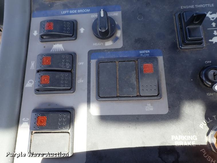 image for item DF1070 2013 Elgin Pelican NP street sweeper