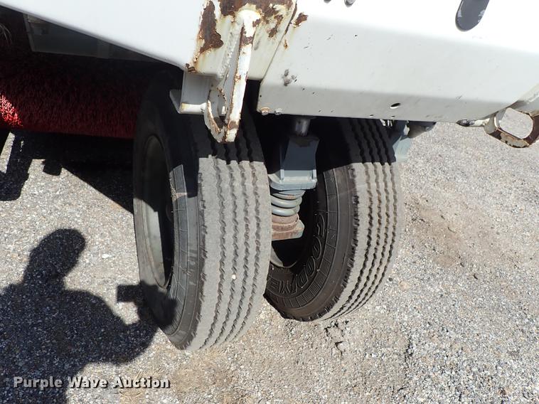 image for item DF1070 2013 Elgin Pelican NP street sweeper