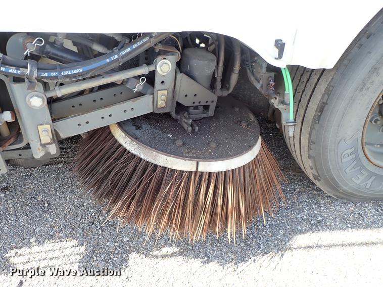 image for item DF1070 2013 Elgin Pelican NP street sweeper