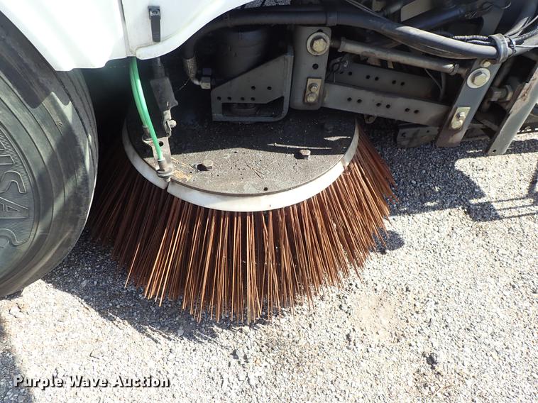 image for item DF1070 2013 Elgin Pelican NP street sweeper