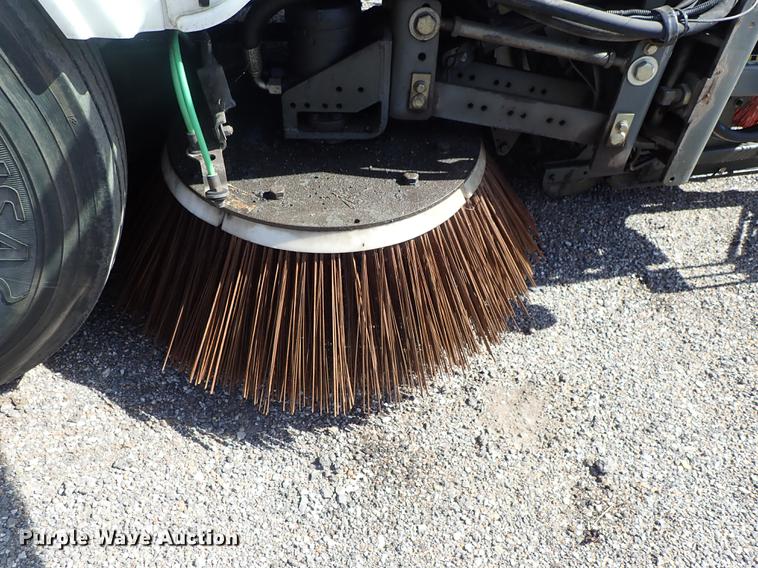 image for item DF1070 2013 Elgin Pelican NP street sweeper