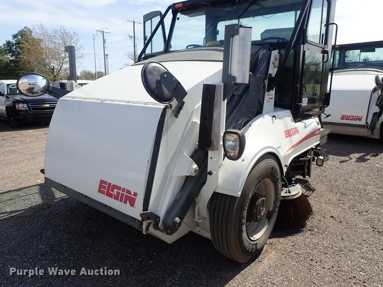 image for item DF1070 2013 Elgin Pelican NP street sweeper