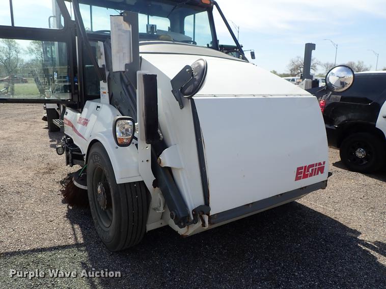 image for item DF1070 2013 Elgin Pelican NP street sweeper