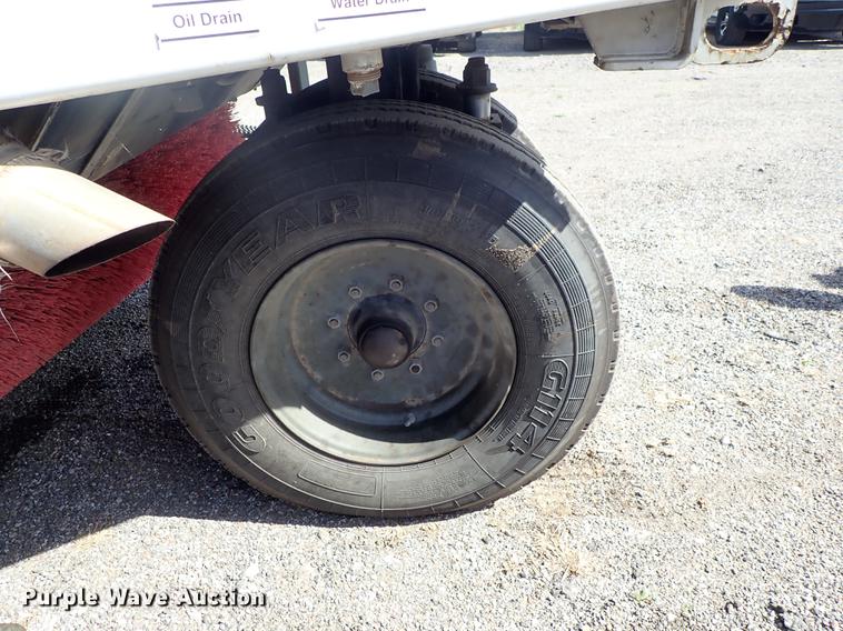 image for item DF1070 2013 Elgin Pelican NP street sweeper