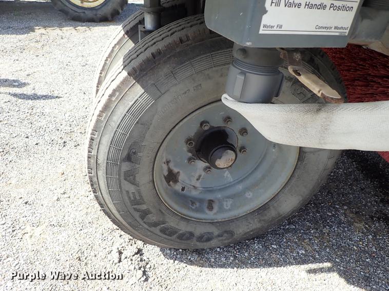 image for item DF1070 2013 Elgin Pelican NP street sweeper