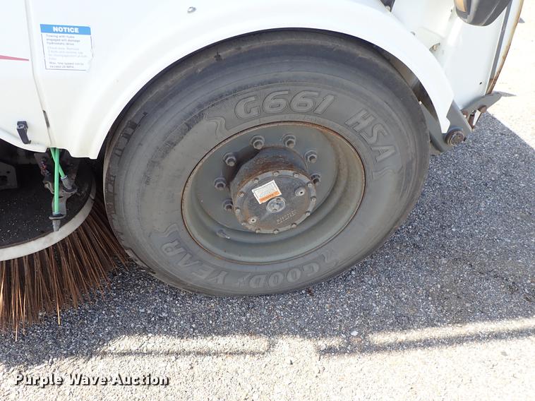 image for item DF1070 2013 Elgin Pelican NP street sweeper