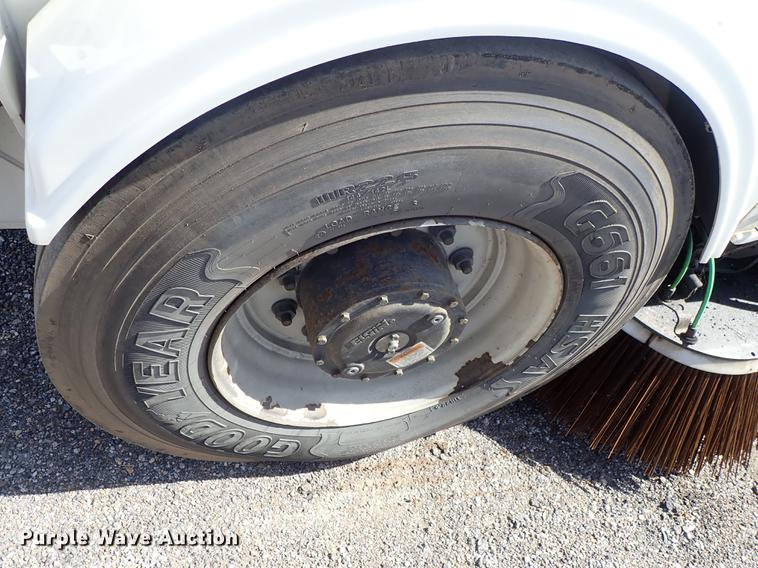 image for item DF1070 2013 Elgin Pelican NP street sweeper