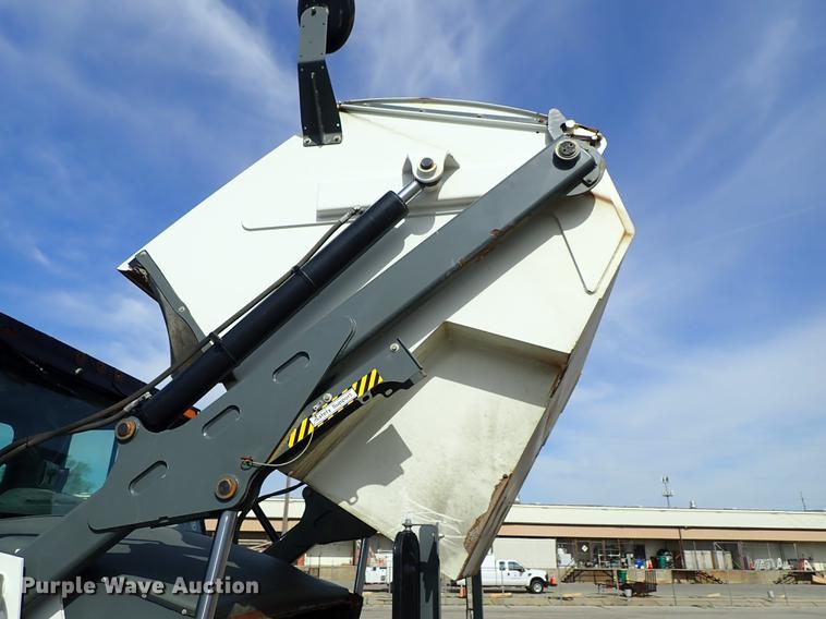 image for item DF1071 2012 Elgin Pelican NP street sweeper