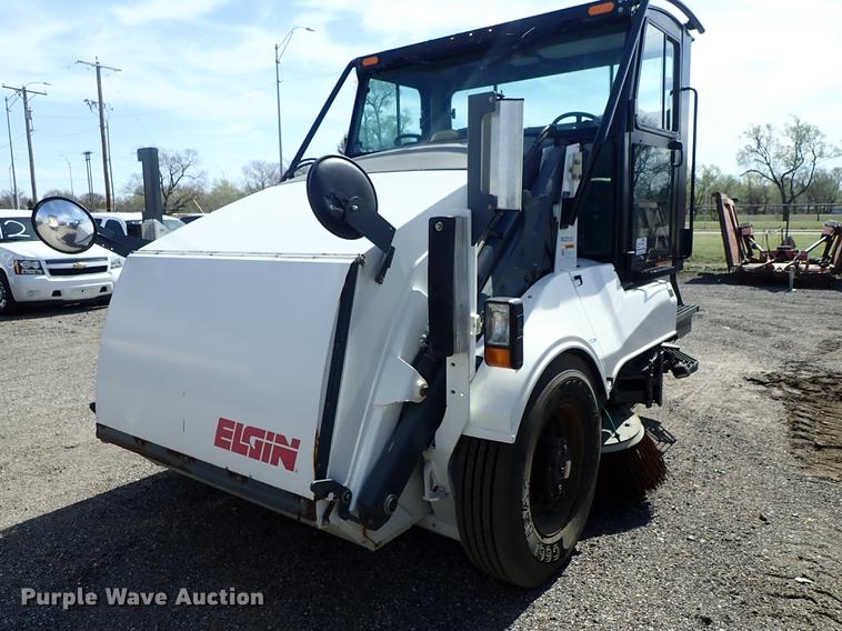 image for item DF1071 2012 Elgin Pelican NP street sweeper