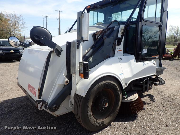 image for item DF1071 2012 Elgin Pelican NP street sweeper