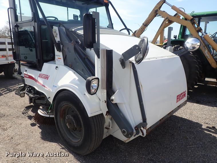 image for item DF1071 2012 Elgin Pelican NP street sweeper
