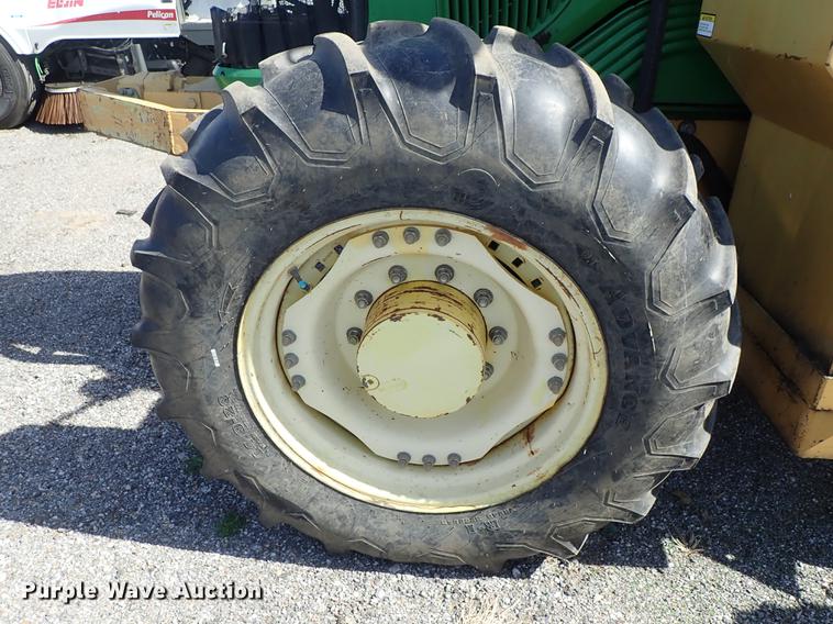 image for item DF1072 2007 John Deere 7220 MFWD tractor with side boom mower