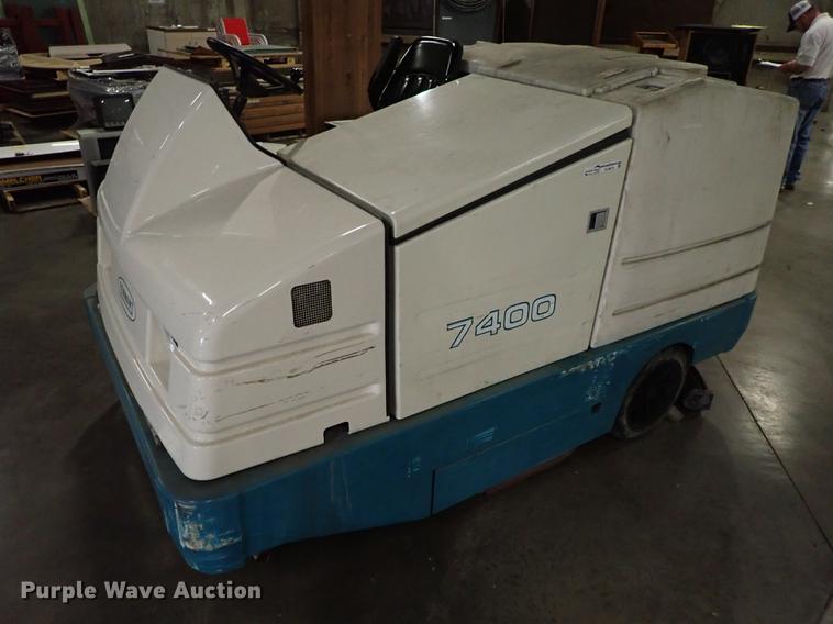 image for item FL9674 Tennant 7400 scrubber