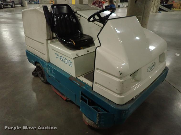 image for item FL9674 Tennant 7400 scrubber