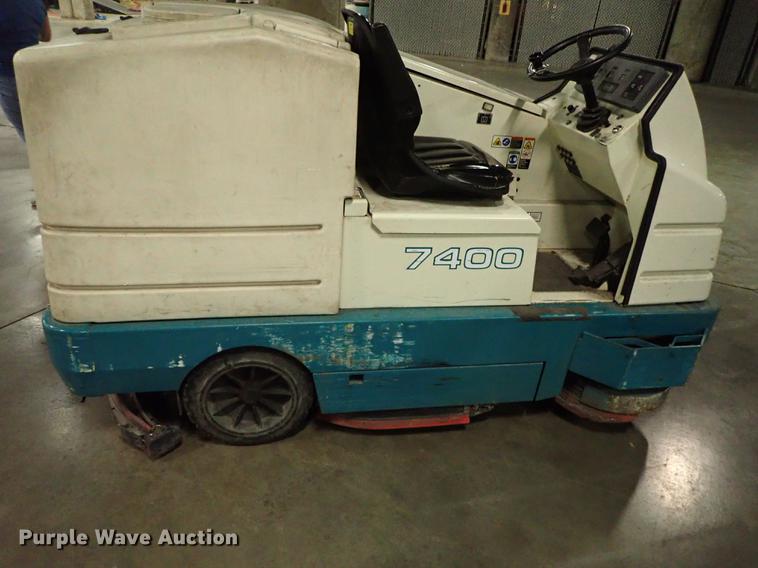 image for item FL9674 Tennant 7400 scrubber