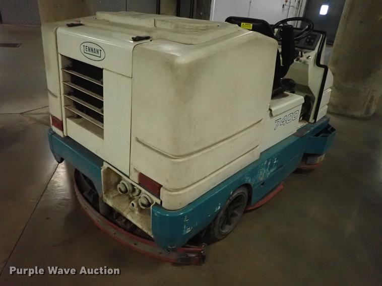 image for item FL9674 Tennant 7400 scrubber