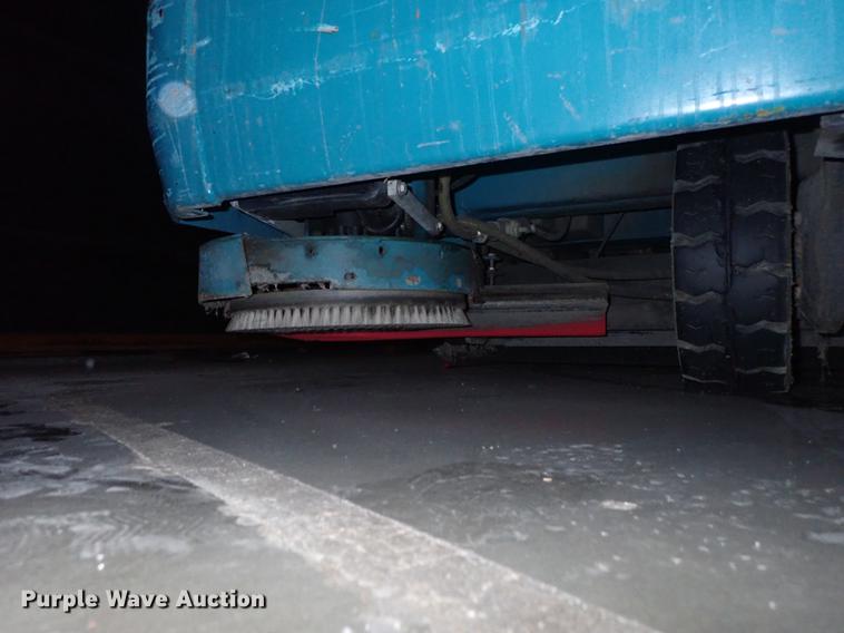 image for item FL9674 Tennant 7400 scrubber