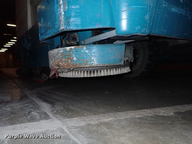 image for item FL9674 Tennant 7400 scrubber
