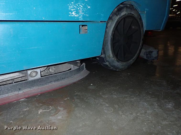 image for item FL9674 Tennant 7400 scrubber