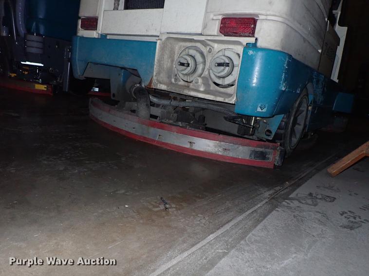 image for item FL9674 Tennant 7400 scrubber