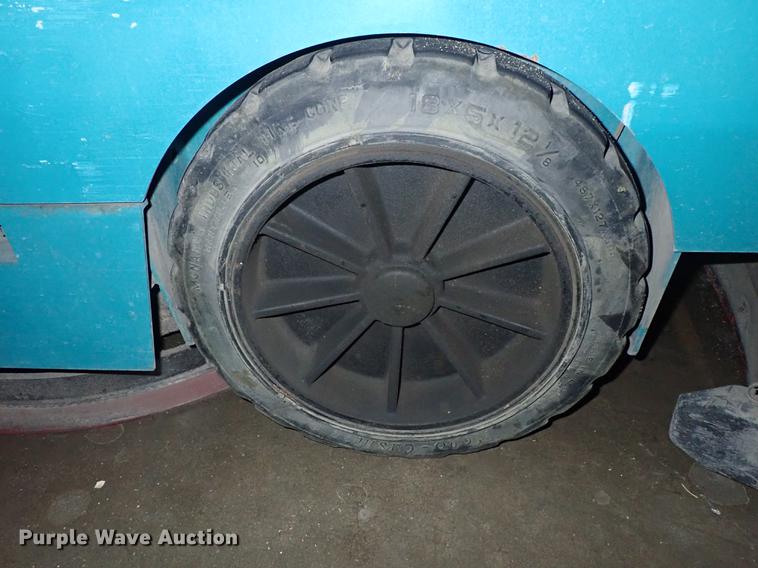 image for item FL9674 Tennant 7400 scrubber