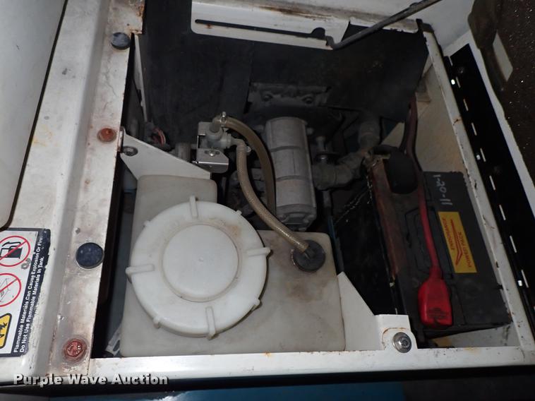 image for item FL9674 Tennant 7400 scrubber