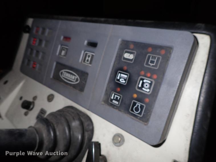 image for item FL9674 Tennant 7400 scrubber