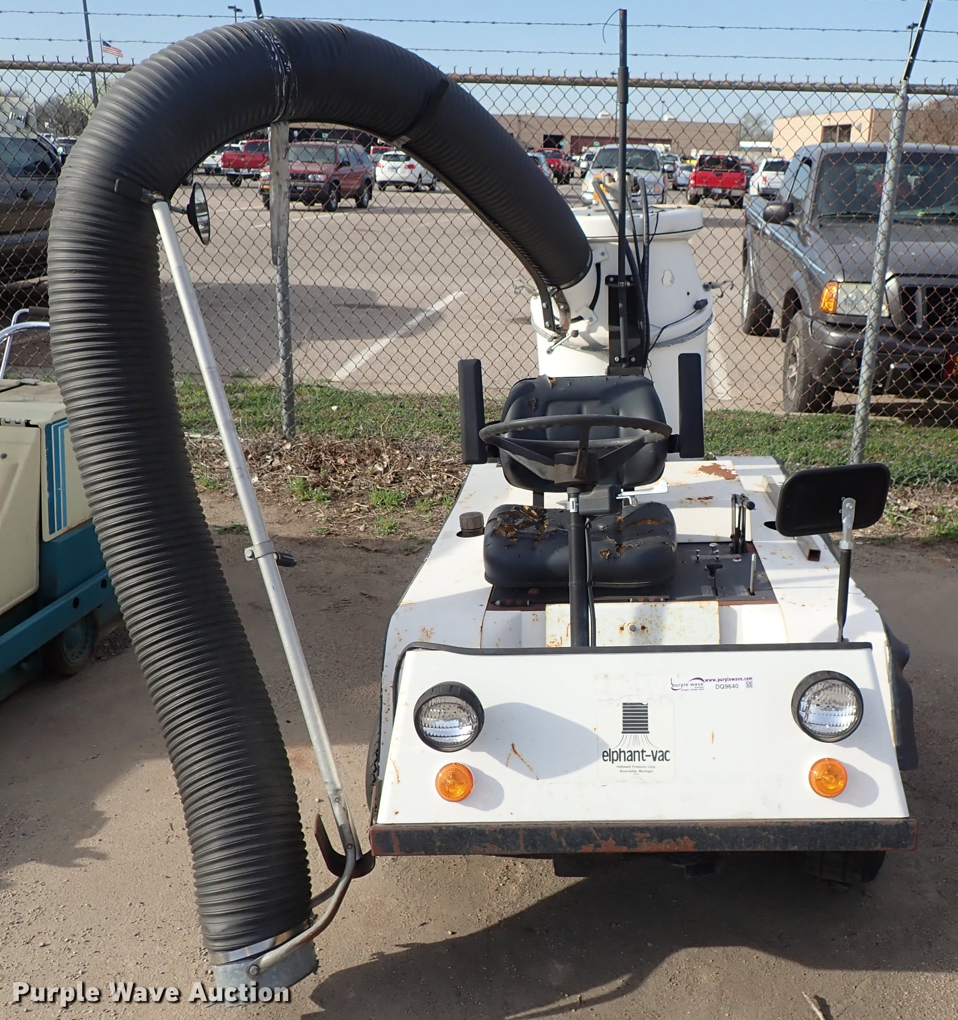 Hollowell Elephant vacuum in Wichita, KS Item DQ9640 sold Purple Wave