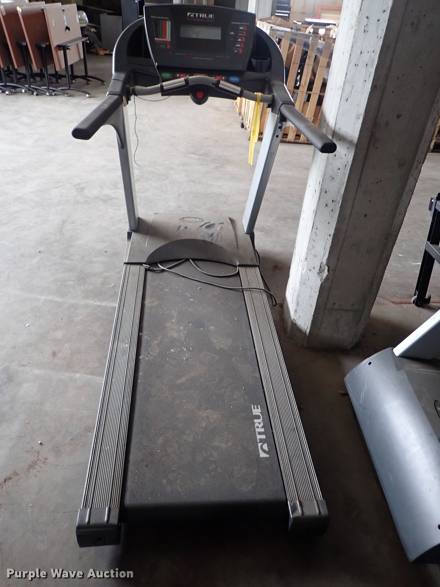 True PS900 treadmill in Wichita, KS Item FN9931 sold Purple Wave