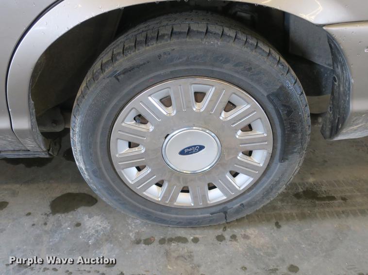 image for item DB8793 2005 Ford Crown Victoria Police Interceptor