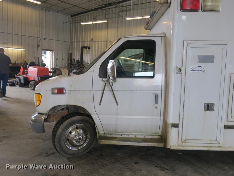 image for item DB8794 1998 Ford Econoline E350 ambulance